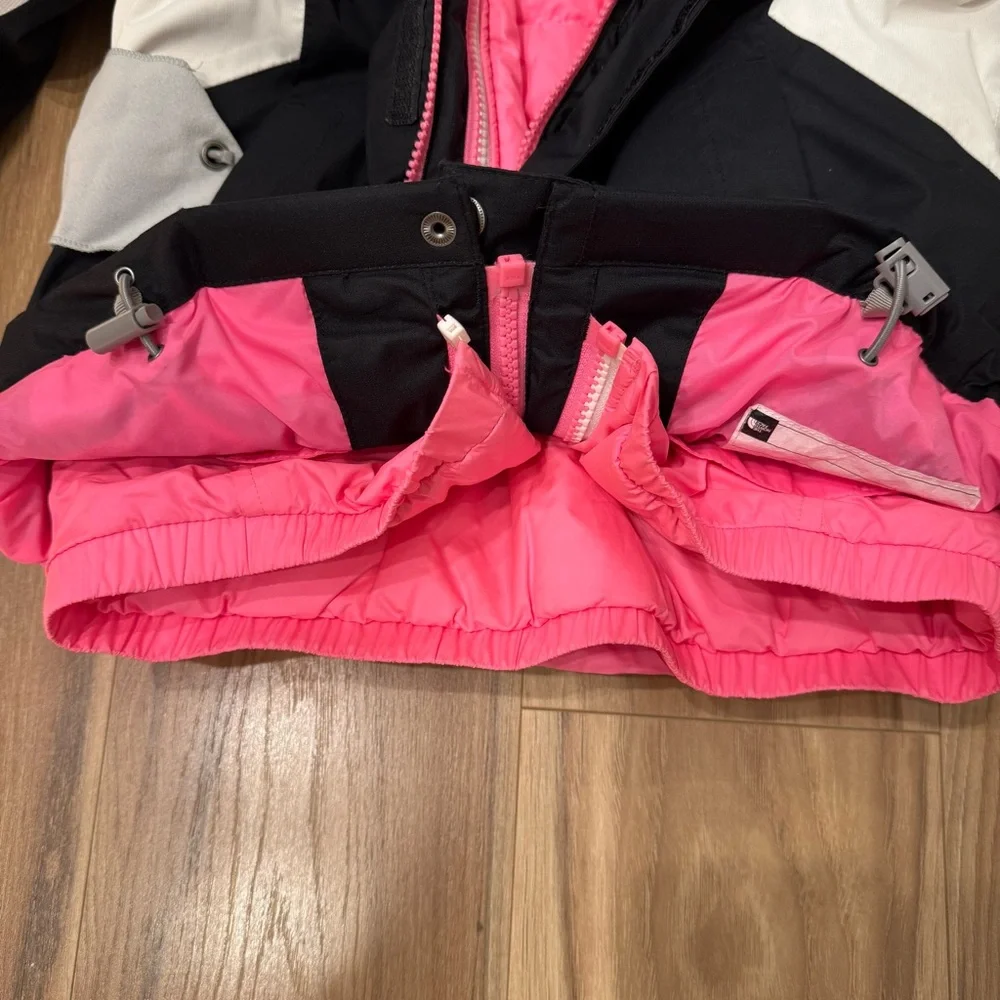 The North Face Black &White 2-in-1 Waterproof Jacket, size 7/8 & Gloves - Picture 5 of 8